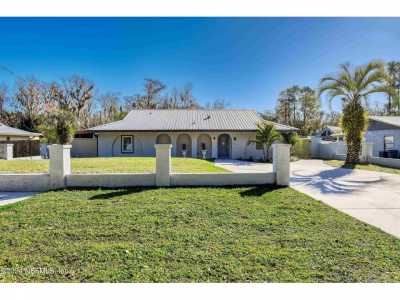 Home For Rent in Satsuma, Florida