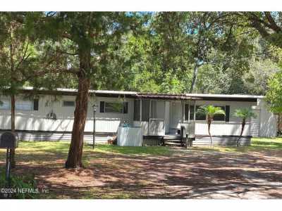 Home For Sale in Satsuma, Florida