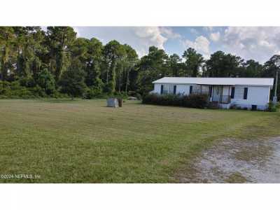 Home For Sale in Crescent City, Florida