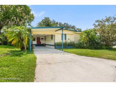 Home For Sale in Satsuma, Florida