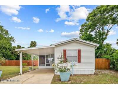 Home For Sale in Satsuma, Florida