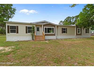 Home For Sale in Satsuma, Florida