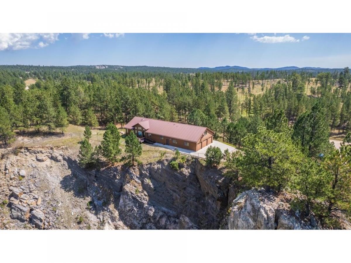 Picture of Home For Sale in Custer, South Dakota, United States