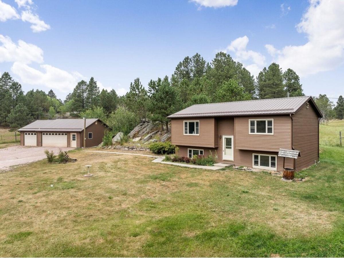 Picture of Home For Sale in Custer, South Dakota, United States