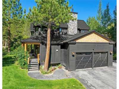 Home For Sale in Mammoth Lakes, California