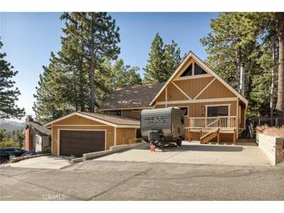 Home For Sale in Running Springs, California