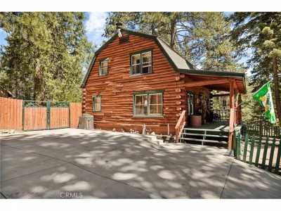 Home For Sale in Running Springs, California