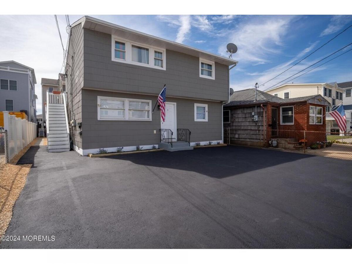 Picture of Home For Sale in Seaside Heights, New Jersey, United States