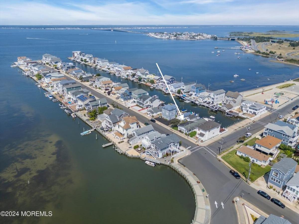 Picture of Home For Sale in Seaside Park, New Jersey, United States