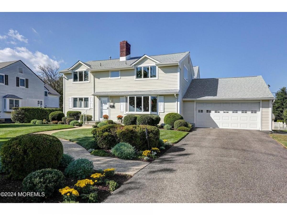 Picture of Home For Sale in Sea Girt, New Jersey, United States