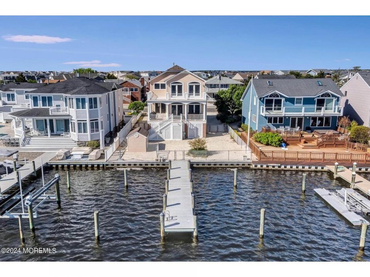 Picture of Home For Sale in Lavallette, New Jersey, United States