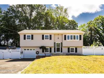 Home For Sale in Toms River, New Jersey