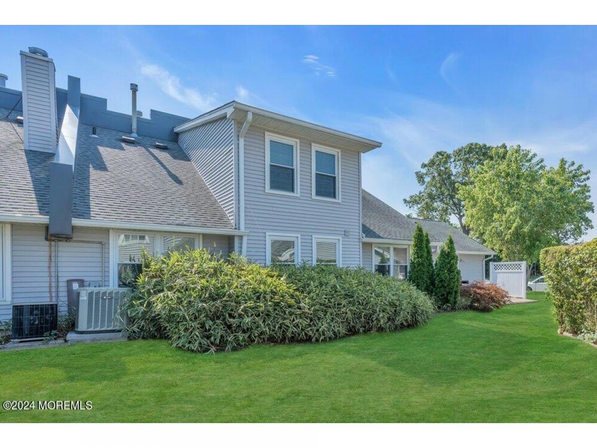 Picture of Home For Sale in Brick, New Jersey, United States