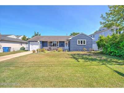 Home For Sale in Toms River, New Jersey