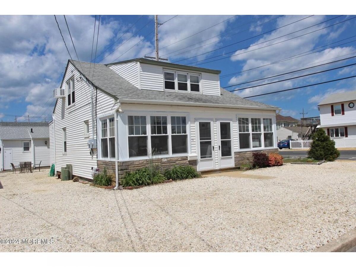 Picture of Home For Sale in Lavallette, New Jersey, United States