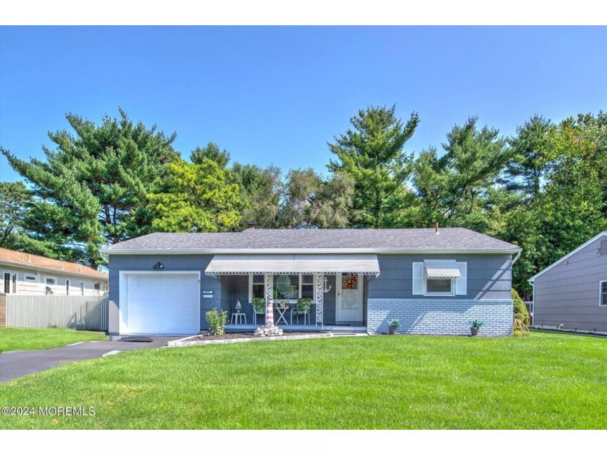 Picture of Home For Sale in Toms River, New Jersey, United States