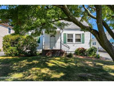 Home For Sale in Bay Head, New Jersey