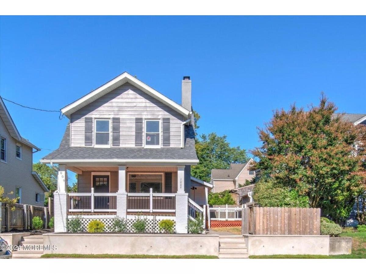 Picture of Home For Sale in Asbury Park, New Jersey, United States