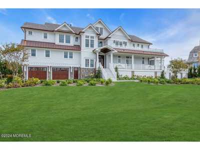 Home For Sale in Mantoloking, New Jersey