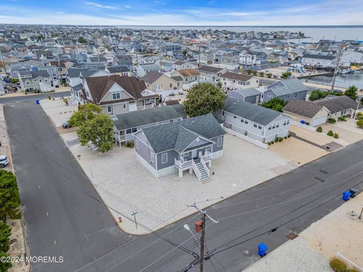 Picture of Home For Sale in Lavallette, New Jersey, United States