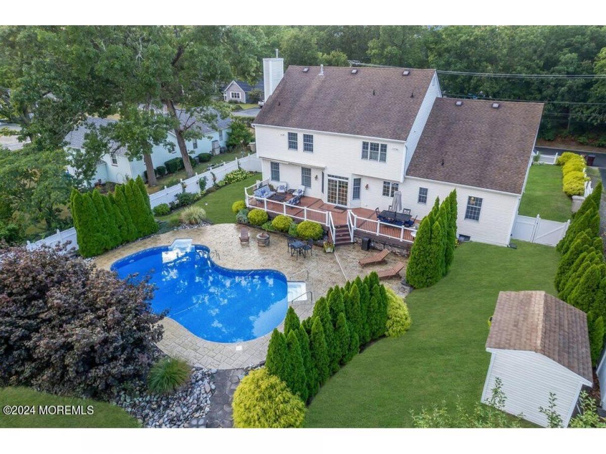 Picture of Home For Sale in Pine Beach, New Jersey, United States