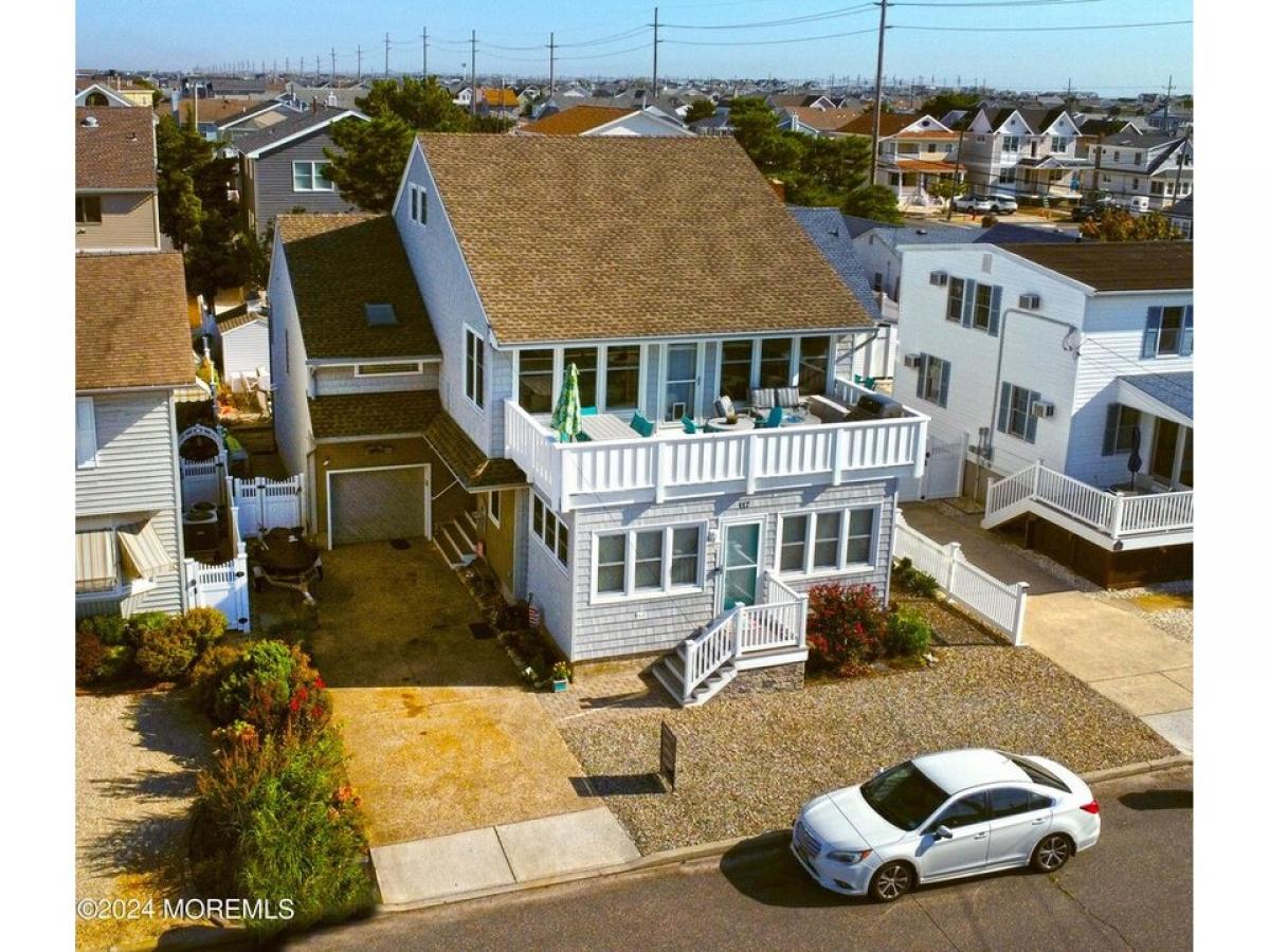 Picture of Home For Sale in Lavallette, New Jersey, United States