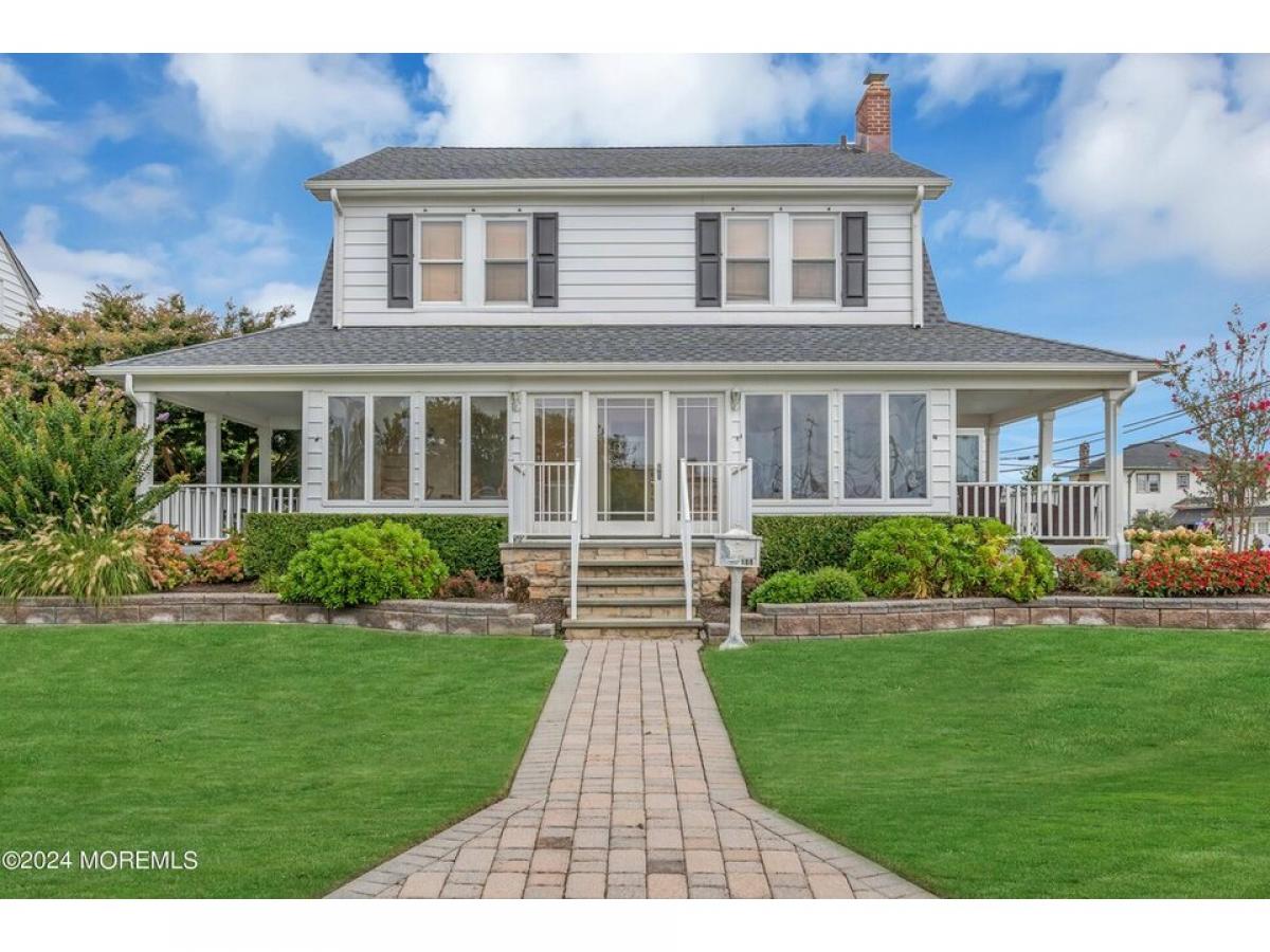 Picture of Home For Sale in Avon-By-The-Sea, New Jersey, United States