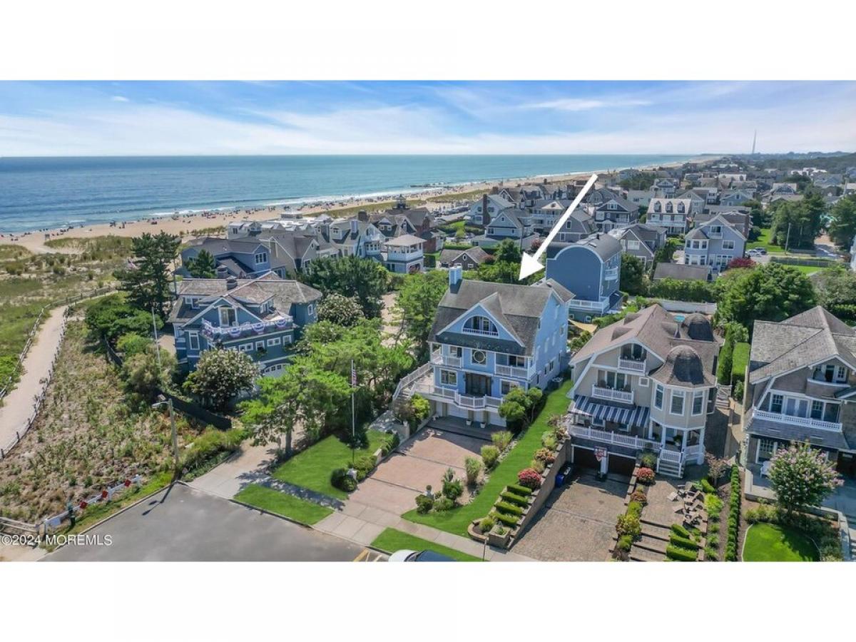 Picture of Home For Sale in Sea Girt, New Jersey, United States