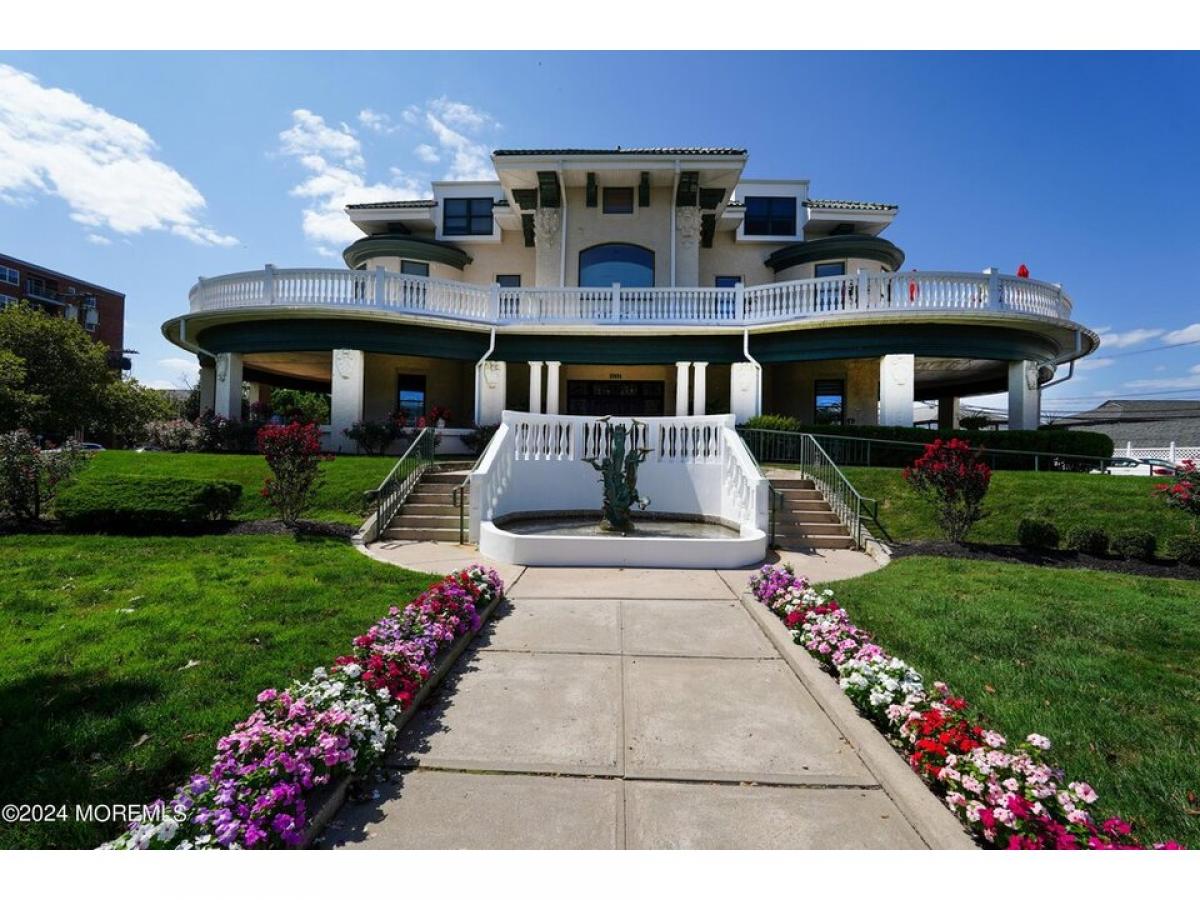 Picture of Home For Sale in Asbury Park, New Jersey, United States