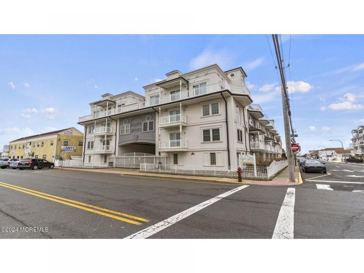 Picture of Home For Sale in Seaside Heights, New Jersey, United States