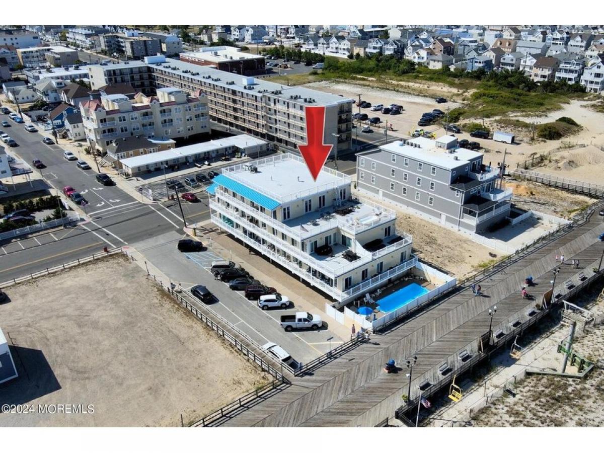 Picture of Home For Sale in Seaside Heights, New Jersey, United States