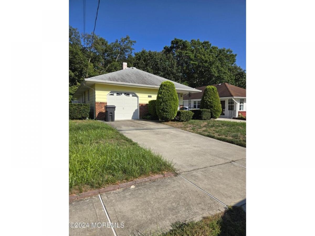 Picture of Home For Sale in Toms River, New Jersey, United States