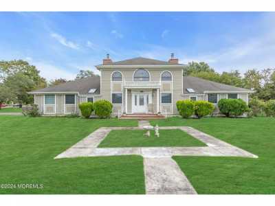 Home For Sale in Toms River, New Jersey