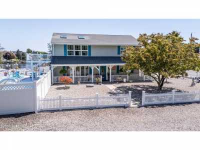 Home For Sale in Bayville, New Jersey