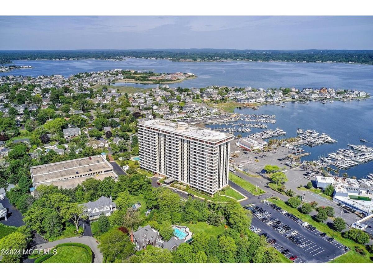 Picture of Home For Sale in Monmouth Beach, New Jersey, United States