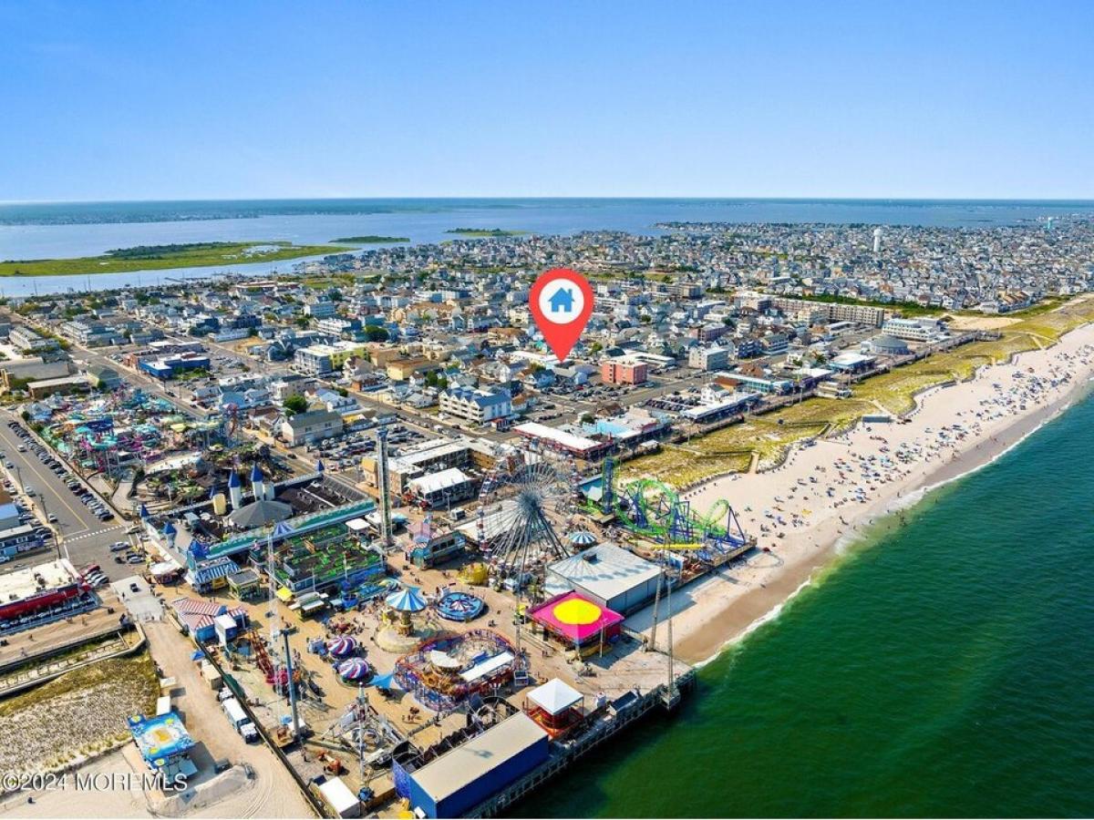 Picture of Home For Sale in Seaside Heights, New Jersey, United States