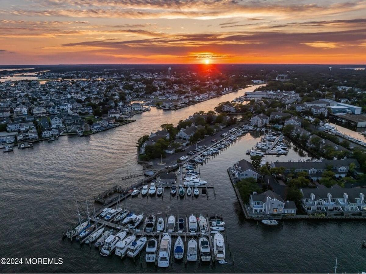 Picture of Home For Sale in Point Pleasant, New Jersey, United States