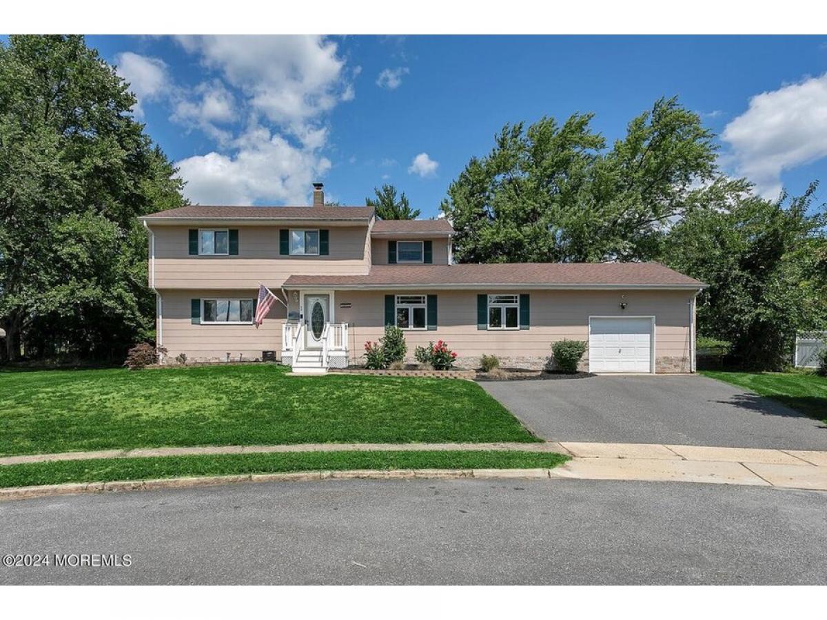 Picture of Home For Sale in Howell, New Jersey, United States