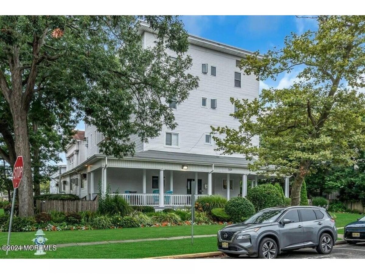 Picture of Home For Sale in Asbury Park, New Jersey, United States