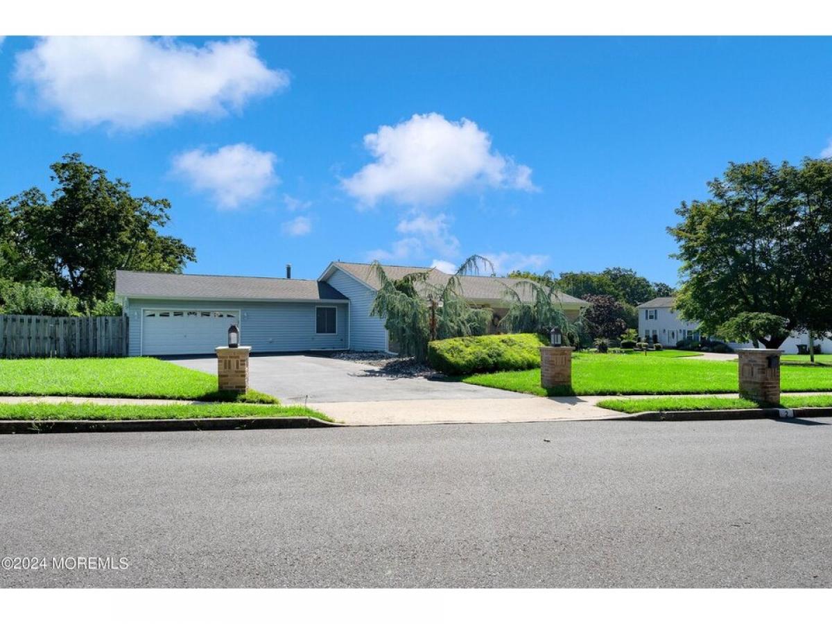 Picture of Home For Sale in Toms River, New Jersey, United States