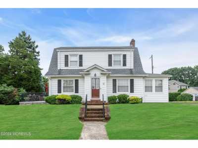 Home For Sale in West Long Branch, New Jersey