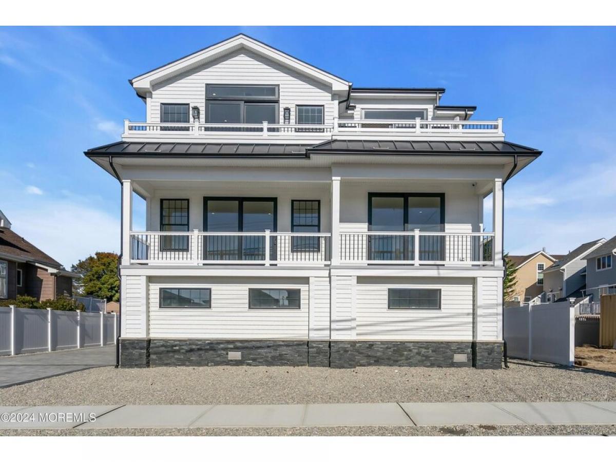 Picture of Home For Sale in Seaside Park, New Jersey, United States