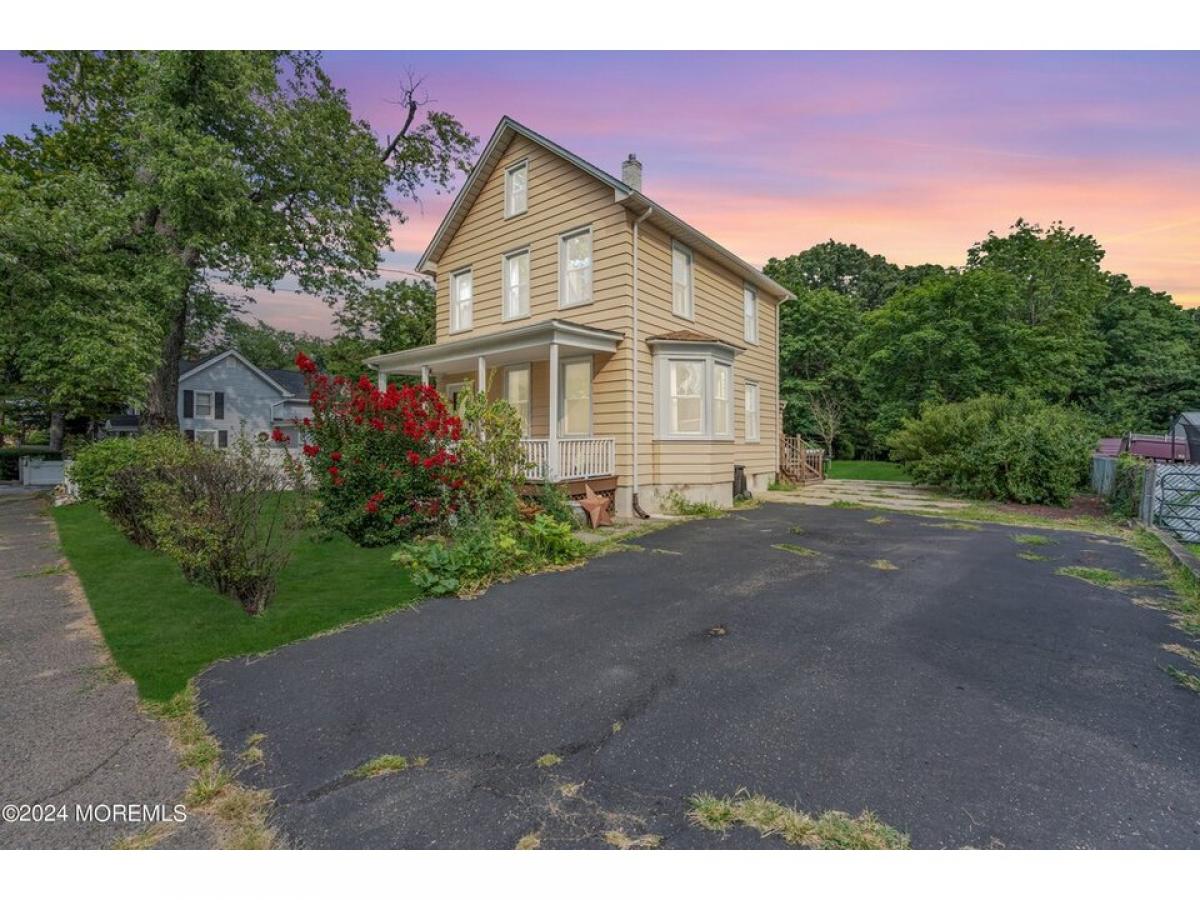 Picture of Home For Sale in Spotswood, New Jersey, United States