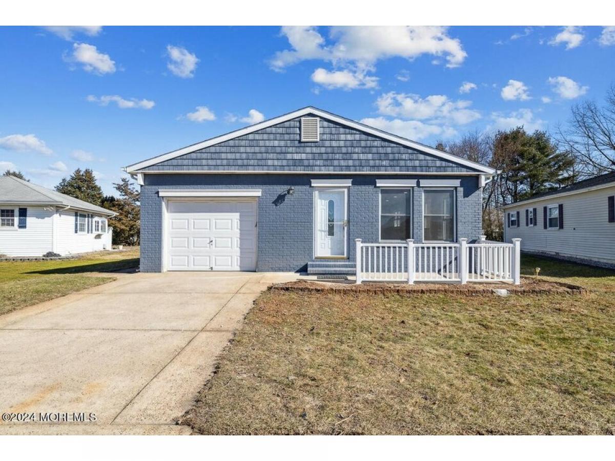 Picture of Home For Sale in Toms River, New Jersey, United States