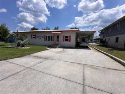 Home For Sale in Astor, Florida