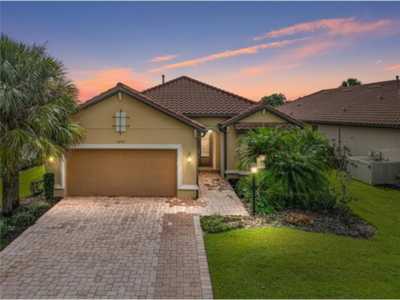 Home For Sale in Bradenton, Florida