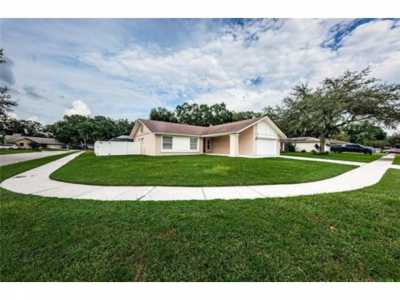 Home For Sale in Plant City, Florida