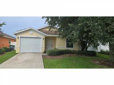 Home For Rent in Oxford, Florida