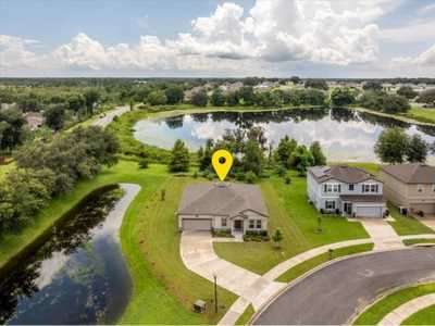 Home For Sale in Mascotte, Florida