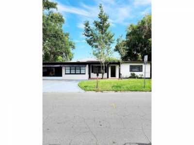 Home For Sale in Lakeland, Florida